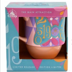 Disney Minnie Mouse Main Attraction Mug 4/12 April